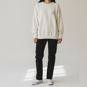 Tokyo Disneyland Women White Crew Neck Sweatshirt Embroidered Fits M/L Casual